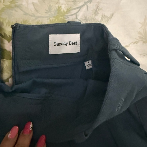 Aritzia pleated skirt - Picture 2 of 2